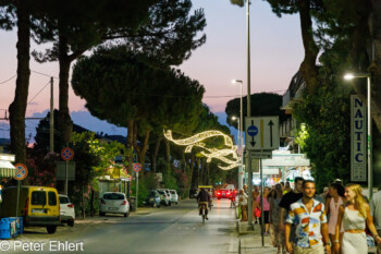 Belebte Straße  Bellaria-Igea Marina Provinz Rimini Italien by Peter Ehlert in Wellness in Bellaria