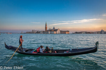 Gondel vor San Giorgio Maggiore  Venedig Metropolitanstadt Venedig Italien by Peter Ehlert in Venedig_Abendstimmung
