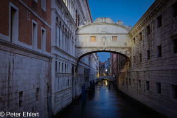 Seufzerbrücke - Ponte dei Sospiri  Venedig Metropolitanstadt Venedig Italien by Peter Ehlert in Venedig_Morgenstimmung