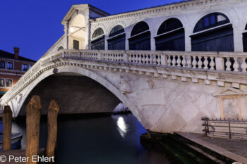 Rialtobrücke - Ponte di Rialto  Venedig Metropolitanstadt Venedig Italien by Peter Ehlert in Venedig_Morgenstimmung