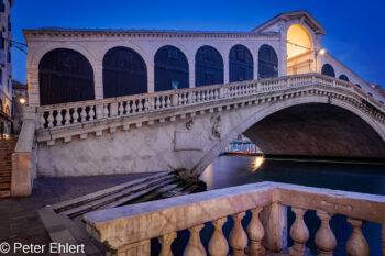 Rialtobrücke - Ponte di Rialto  Venedig Metropolitanstadt Venedig Italien by Peter Ehlert in Venedig_Morgenstimmung