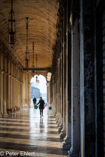 Erste Einkäufe  Venedig Metropolitanstadt Venedig Italien by Peter Ehlert in Venedig_Morgenstimmung