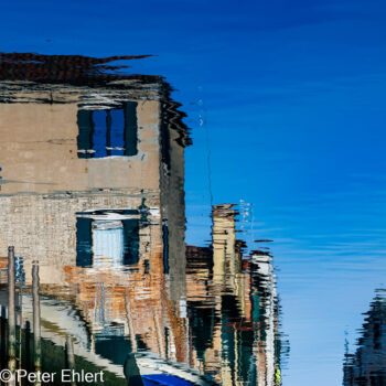 Fassade  Venedig Metropolitanstadt Venedig Italien by Peter Ehlert in Venedig_Wasserspiegelungen