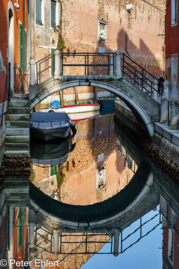 Brücke  Venedig Metropolitanstadt Venedig Italien by Peter Ehlert in Venedig_Wasserspiegelungen