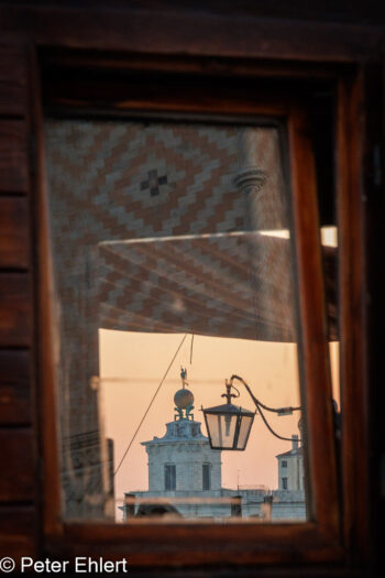 Fenster mit Spiegelung  Venedig Metropolitanstadt Venedig Italien by Peter Ehlert in Venedig_Spiegelungen