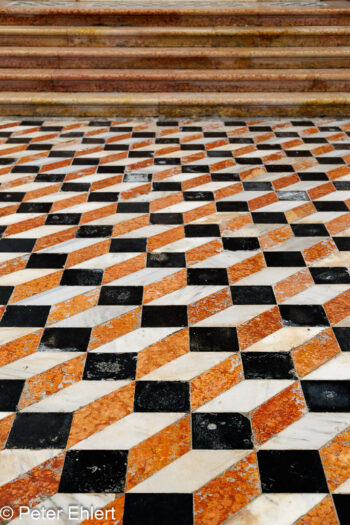 Mosaik und Stufen  Venedig Metropolitanstadt Venedig Italien by Peter Ehlert in Venedig_Grafiken