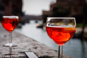 Spritz am Kanal  Venedig Metropolitanstadt Venedig Italien by Peter Ehlert in Venedig_Grafiken