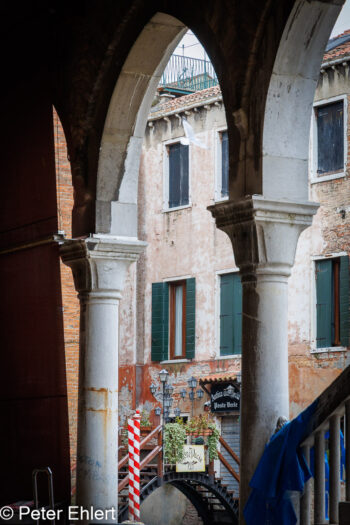 Bögen mit Brücke  Venedig Metropolitanstadt Venedig Italien by Peter Ehlert in Venedig_Grafiken