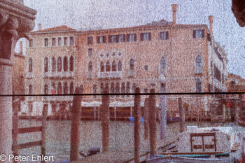 Blick durch Verdunklungsrollo  Venedig Metropolitanstadt Venedig Italien by Peter Ehlert in Venedig_Grafiken