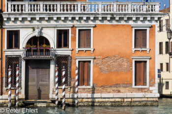 Fassade  Venedig Metropolitanstadt Venedig Italien by Peter Ehlert in venedig_fenster