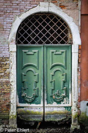 Tür  Venedig Metropolitanstadt Venedig Italien by Peter Ehlert in venedig_fenster
