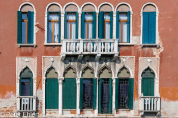 Fenster  Venedig Metropolitanstadt Venedig Italien by Peter Ehlert in venedig_fenster