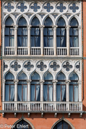 Fenster  Venedig Metropolitanstadt Venedig Italien by Peter Ehlert in venedig_fenster