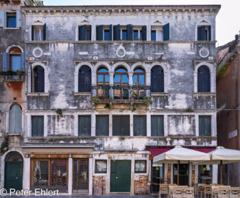 Fassade  Venedig Metropolitanstadt Venedig Italien by Peter Ehlert in venedig_fenster