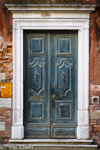 Tür  Venedig Metropolitanstadt Venedig Italien by Peter Ehlert in venedig_fenster