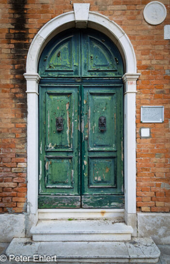 Tür  Venedig Metropolitanstadt Venedig Italien by Peter Ehlert in venedig_fenster