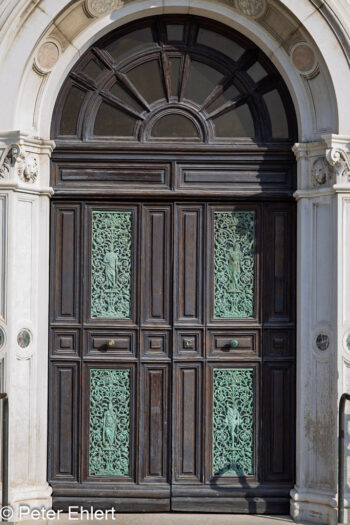 Tür  Venedig Metropolitanstadt Venedig Italien by Peter Ehlert in venedig_fenster