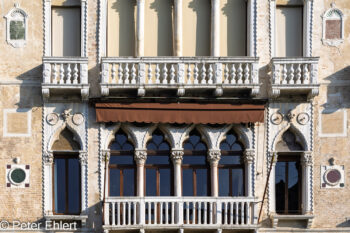 Fenster  Venedig Metropolitanstadt Venedig Italien by Peter Ehlert in venedig_fenster