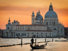 Gondel vor Santa Maria della Salute  Venedig Metropolitanstadt Venedig Italien by Peter Ehlert in Venedig_Abendstimmung