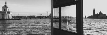 Durchblick und Spiegelung  Venedig Metropolitanstadt Venedig Italien by Peter Ehlert in Venedig_schwarzweiss