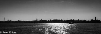 Venedig Silhouette  Venedig Metropolitanstadt Venedig Italien by Peter Ehlert in Venedig_schwarzweiss