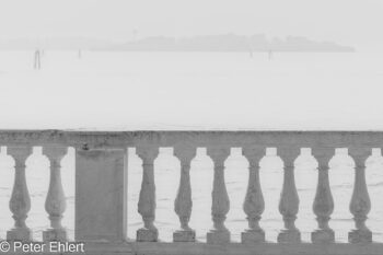 Lagune in weiß  Venedig Metropolitanstadt Venedig Italien by Peter Ehlert in Venedig_schwarzweiss