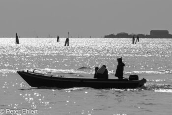 Boot im Gegenlicht  Venedig Metropolitanstadt Venedig Italien by Peter Ehlert in Venedig_schwarzweiss