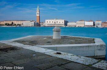 Blick auf Campanile und Markusplatz  Venedig Metropolitanstadt Venedig Italien by Peter Ehlert in venedig_bildbeziehungen