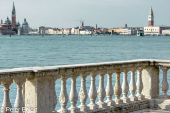 Marmorgeländer, San Giorgio und Campanile  Venedig Metropolitanstadt Venedig Italien by Peter Ehlert in venedig_bildbeziehungen