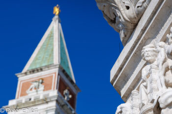 Säulenfigur und Campanile  Venedig Metropolitanstadt Venedig Italien by Peter Ehlert in venedig_bildbeziehungen
