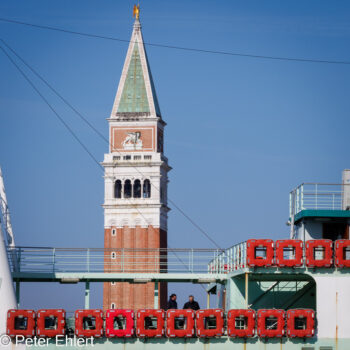 Campanile und rote Schwimmhilfen  Venedig Metropolitanstadt Venedig Italien by Peter Ehlert in venedig_bildbeziehungen