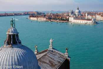 Canale della Guidecca und Santa Maria della Salute  Venedig Metropolitanstadt Venedig Italien by Peter Ehlert in Venedig-stadt