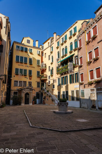 Innenhof  Venedig Metropolitanstadt Venedig Italien by Peter Ehlert in Venedig-stadt