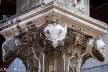 Säule mit Köpfen  Venedig Metropolitanstadt Venedig Italien by Peter Ehlert in venedig-details