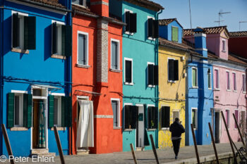 Häuserzeile  Venedig Metropolitanstadt Venedig Italien by Peter Ehlert in burano-stadt