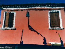 Fassadenspiegelung  Venedig Metropolitanstadt Venedig Italien by Peter Ehlert in burano-spiegelung