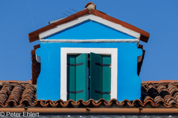Dachgaube  Venedig Metropolitanstadt Venedig Italien by Peter Ehlert in burano-gauben