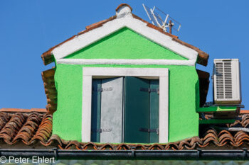 Dachgaube  Venedig Metropolitanstadt Venedig Italien by Peter Ehlert in burano-gauben