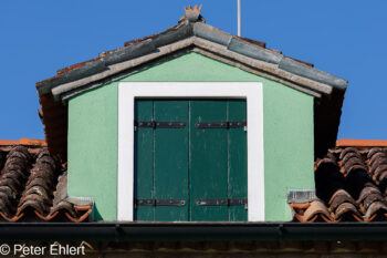 Dachgaube  Venedig Metropolitanstadt Venedig Italien by Peter Ehlert in burano-gauben