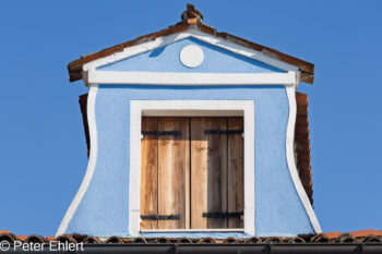 Dachgaube  Venedig Metropolitanstadt Venedig Italien by Peter Ehlert in burano-gauben