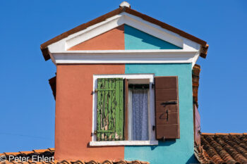 Dachgaube  Venedig Metropolitanstadt Venedig Italien by Peter Ehlert in burano-gauben