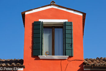 Dachgaube  Venedig Metropolitanstadt Venedig Italien by Peter Ehlert in burano-gauben