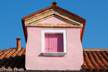 Dachgaube  Venedig Metropolitanstadt Venedig Italien by Peter Ehlert in burano-gauben