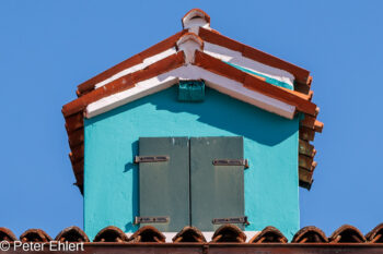 Dachgaube  Venedig Metropolitanstadt Venedig Italien by Peter Ehlert in burano-gauben