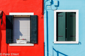 Fenster Doppel  Venedig Metropolitanstadt Venedig Italien by Peter Ehlert in burano-fenster