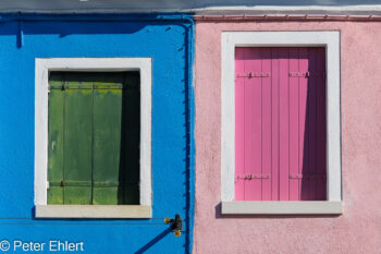 Fenster Doppel  Venedig Metropolitanstadt Venedig Italien by Peter Ehlert in burano-fenster