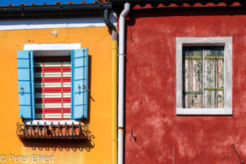 Fenster Doppel  Venedig Metropolitanstadt Venedig Italien by Peter Ehlert in burano-fenster