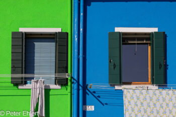 Fenster Doppel  Venedig Metropolitanstadt Venedig Italien by Peter Ehlert in burano-fenster