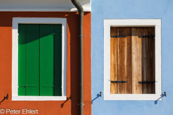Fenster Doppel  Venedig Metropolitanstadt Venedig Italien by Peter Ehlert in burano-fenster
