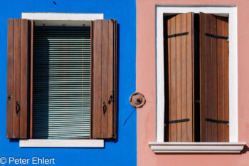 Fenster Doppel  Venedig Metropolitanstadt Venedig Italien by Peter Ehlert in burano-fenster